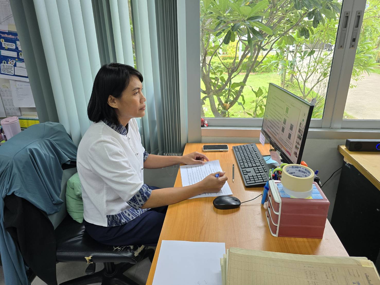 title - ปฏิรูปที่ดินจังหวัดเพชรบุรี มอบหมายให้ นางสาวขวัญใจ เพชรสวน นักวิชาการปฏิรูปที่ดินชำนาญการ พร้อมด้วยเจ้าหน้าที่ ส.ป.ก.เพชรบุรี ร่วมประชุมรื่อง ซักซ้อมความเข้าใจ หลักเกณฑ์และวิธีการประเมินผลการปฏิบัติราชการ และการเลื่อนเงินเดือนข้าราชการ พนักงานราชการ และลูกจ้างประจำ ของส.ป.ก. ครั้งที่ 2 ประจำปีงบประมาณ พ.ศ. 2569